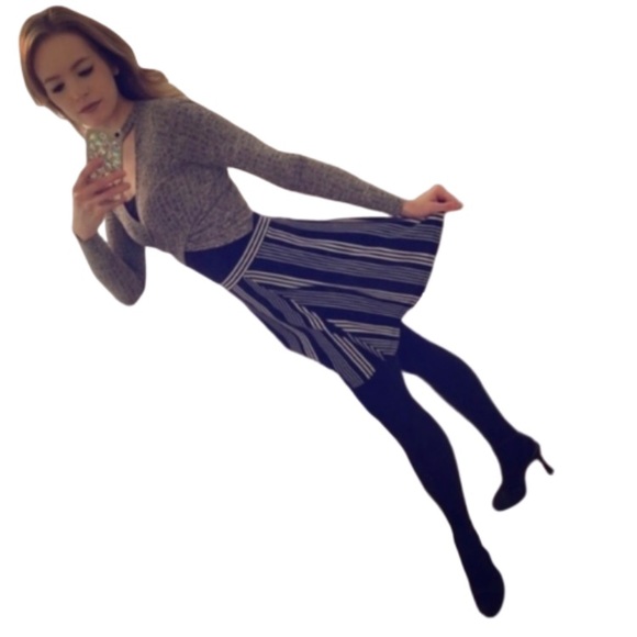 SOLD H&M Sz Small Blue/Black/White Beachy Swing Skirt - Picture 3 of 3